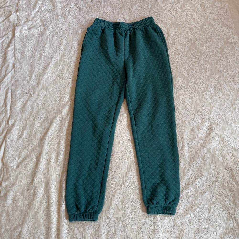 Van Winkle & Co quilted lounge set - Picture 9 of 13